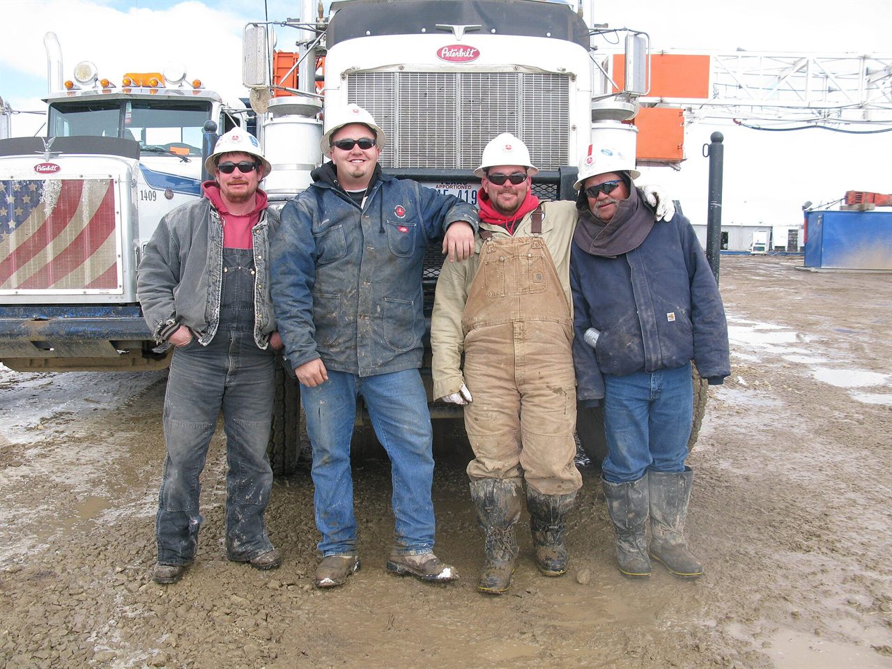 Equipo de operarios con equipo de seguridad